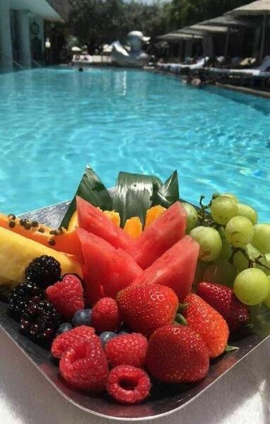 عکس فیک لب استخر
