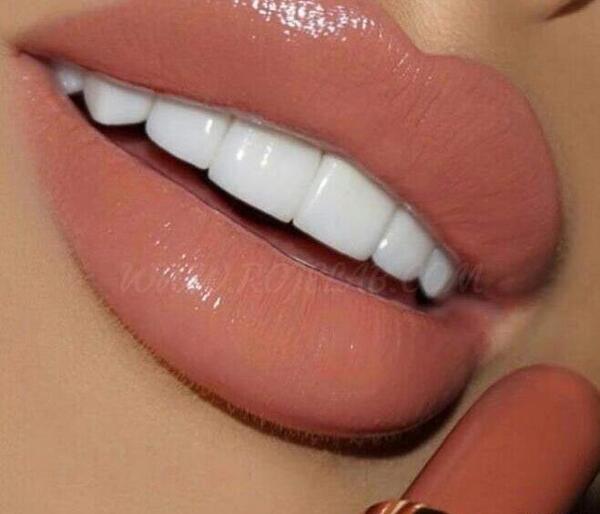 عکس آرایش لب فانتزی