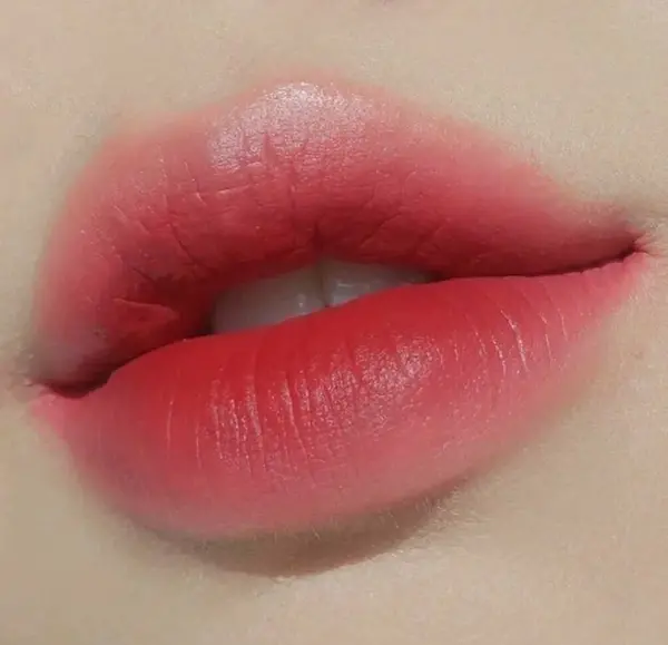 عکس آرایش لب کره ای