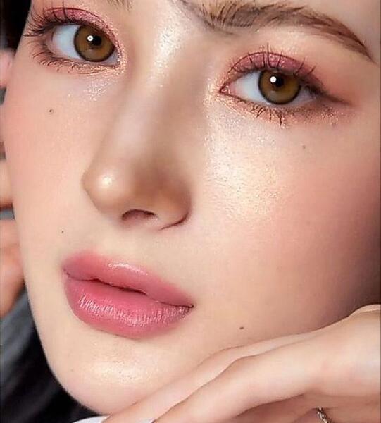 عکس آرایش لب کره ای