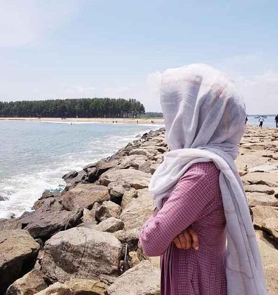 عکس پروفایل لب ساحل دخترونه