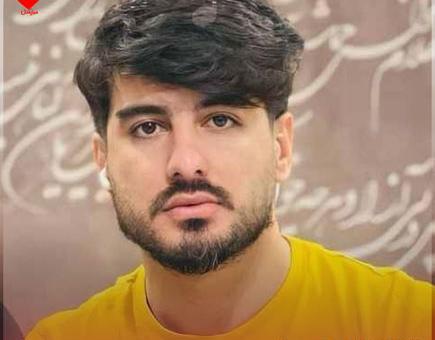 به اون قاب عکس لب پنجره