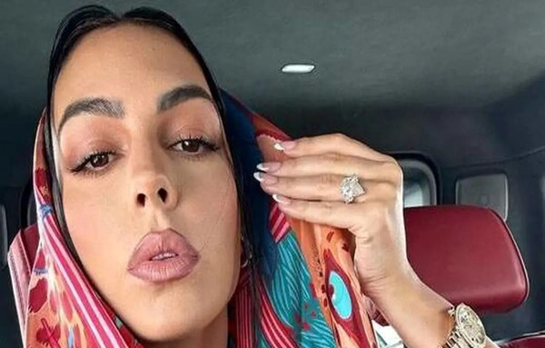 عکس لب جورجینا