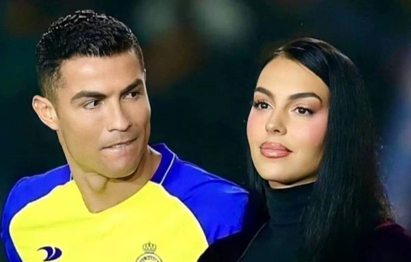 عکس لب جورجینا