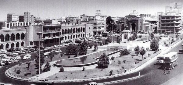 عکس خمینی لب حوض