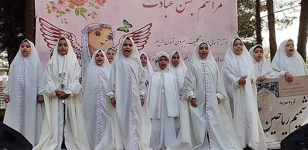 عکس دختر لب حوض
