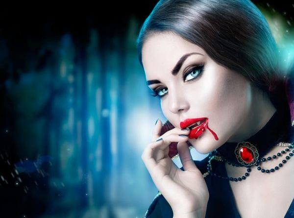 عکس لب خونی برای پروفایل