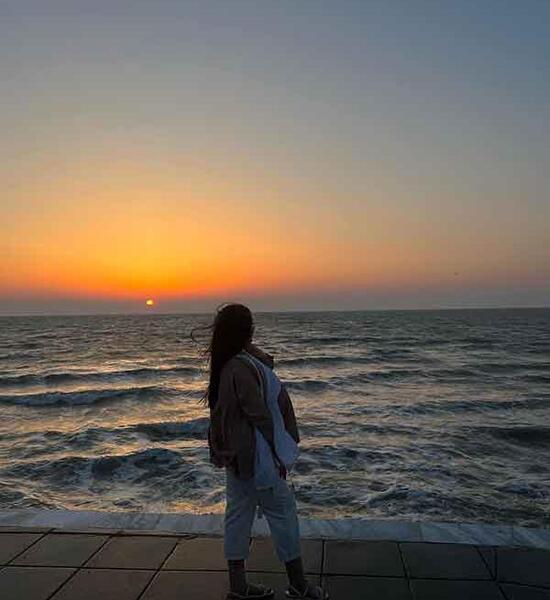 عکس دختر لب دریا پروفایل