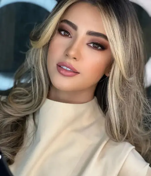 عکس لب دخترانه طبیعی