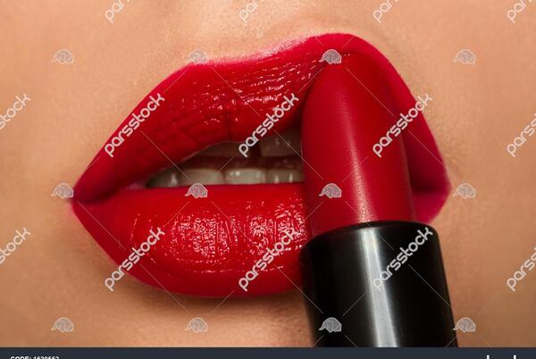 عکس لب رژلبی