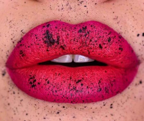 عکس لب رژلبی