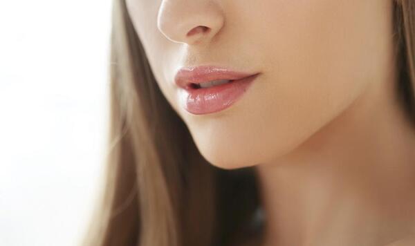 عکس تزریق ژل لب طبیعی