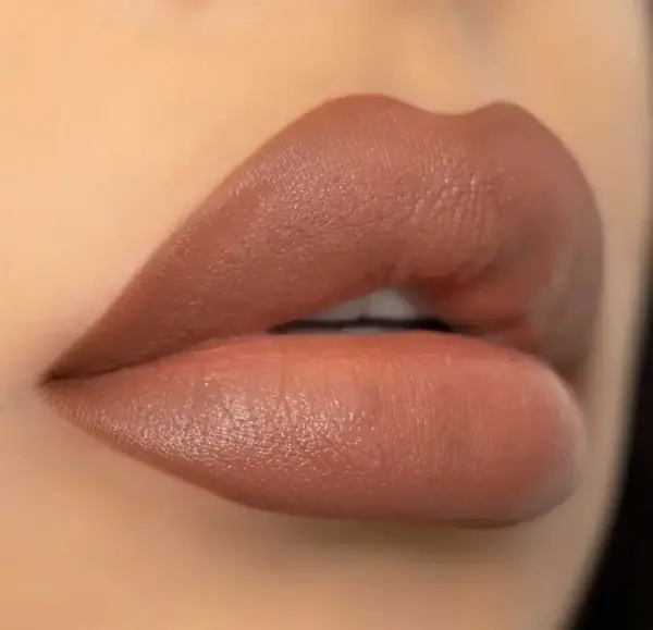 عکس رژ لب شکلاتی