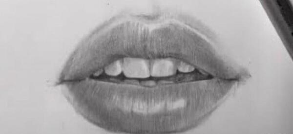عکس لب طراحی شده