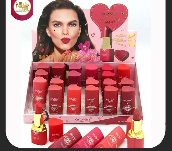 عکس رژ لب قلبی