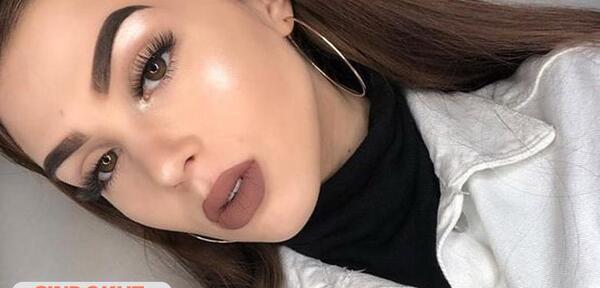 عکس رژ لب قهوه ای روشن