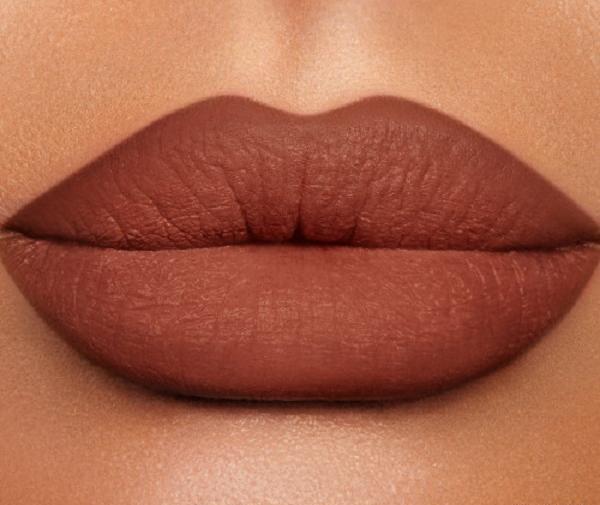 عکس رژ لب قهوه ای روشن