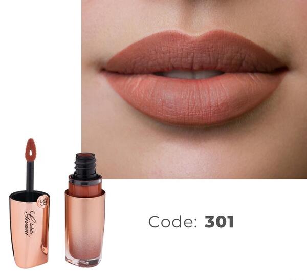 عکس رژ لب قهوه ای روشن
