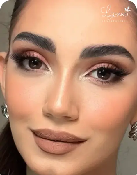 عکس رژ لب قهوه ای تیره