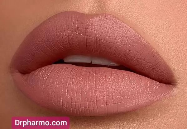 عکس رژ لب قهوه ای تیره