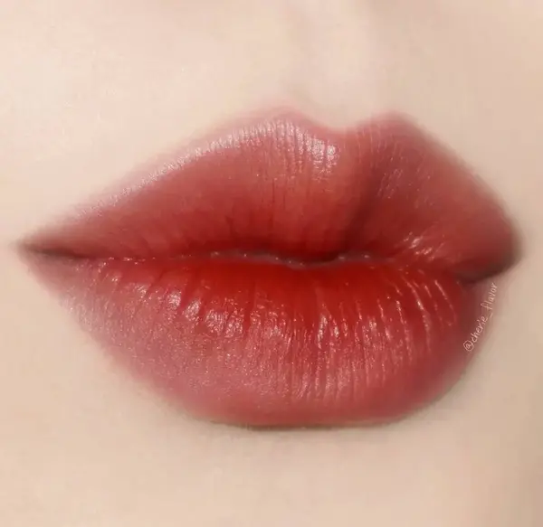 عکس رژ لب کره ای
