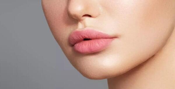 عکس فیلر لب مدل روسی