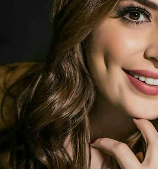 نيم رخ عکس لب دخترونه واسه پروفایل