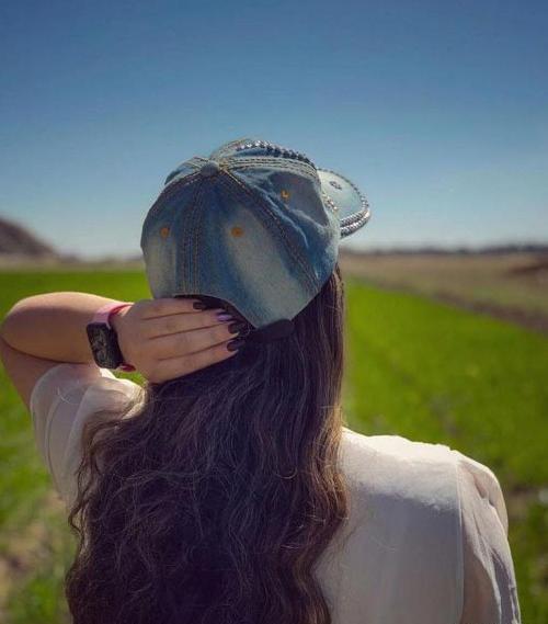 نيم رخ عکس لب دخترونه واسه پروفایل