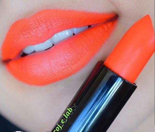 عکس رژ لب نارنجی