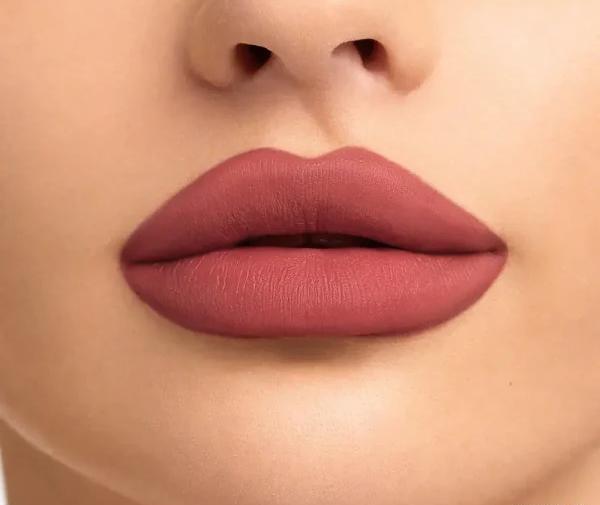 عکس رژ لب کالباسی مات