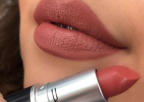 عکس رژ لب کالباسی مات