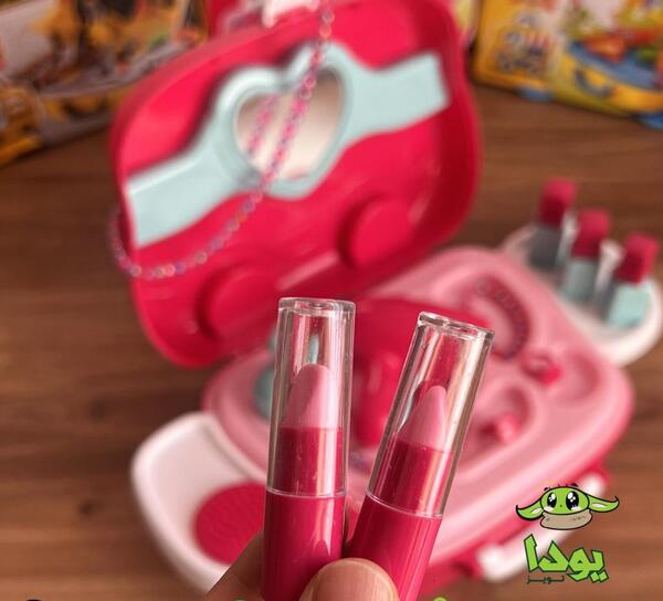 عکس رژ لب دخترانه کوچک