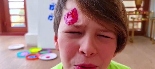 عکس رژ لب دخترانه کوچک