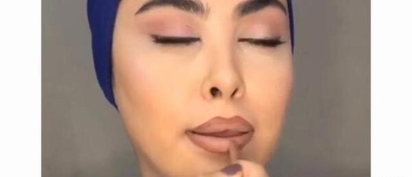 عکس خط لب قهوه ای