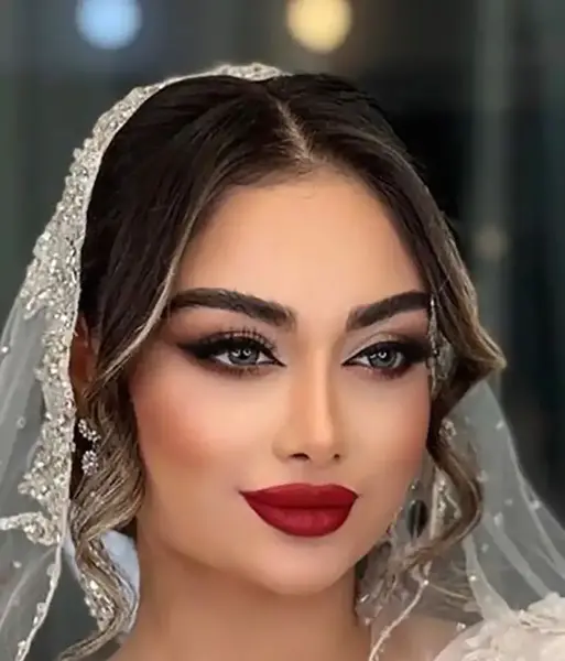 عکس رژ لب قرمز دخترانه