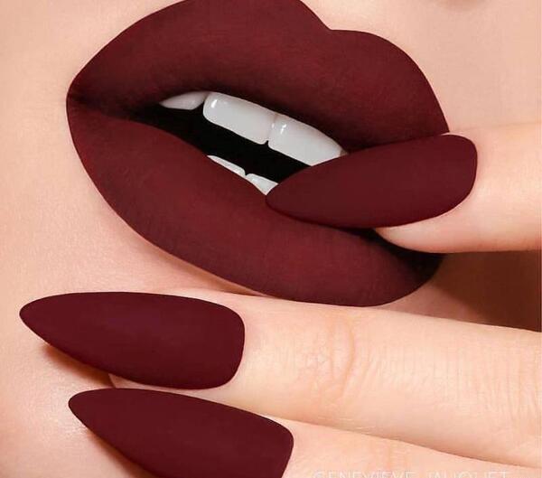 عکس رژ لب قرمز قهوه ای