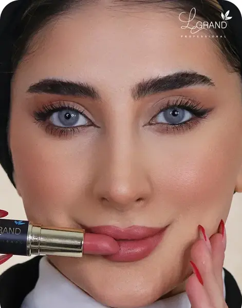 عکس رژ لب قرمز قهوه ای