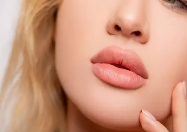 عکس ژل لب قلوه ای