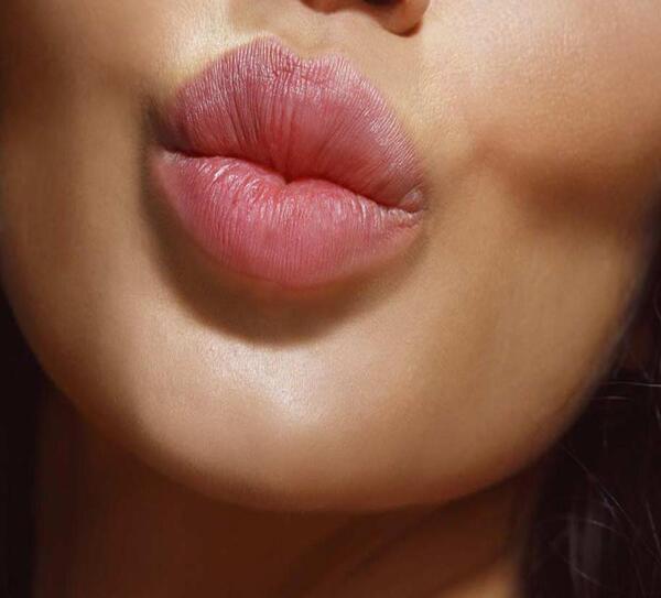 عکس ژل لب قلوه ای