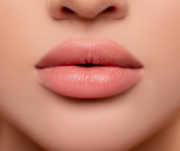 عکس دختر لب قلوه ای