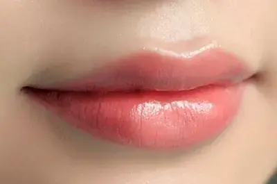 عکس دختر لب قلوه ای