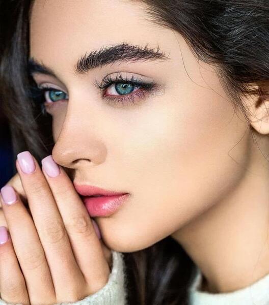 فیک لاکچری عکس لب برای پروفایل دخترونه