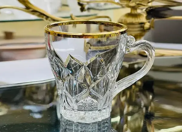 عکس لیوان لب طلایی