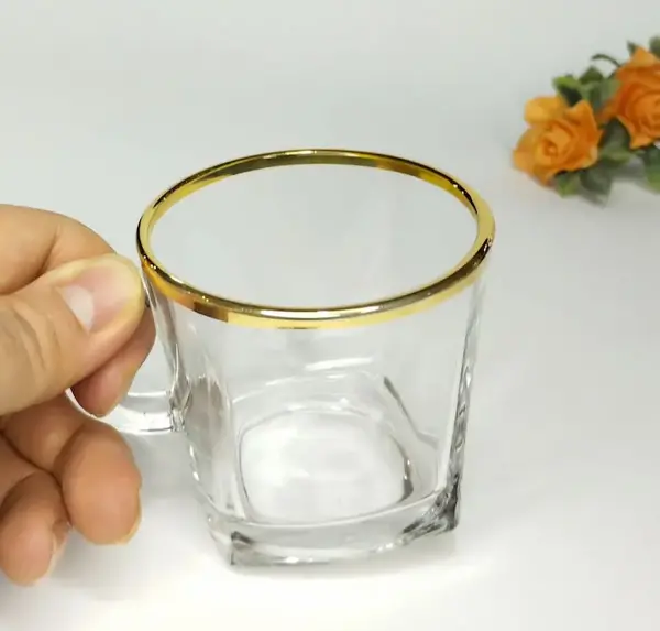 عکس لیوان لب طلایی