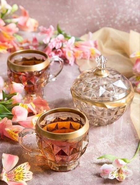 عکس فنجان لب طلایی