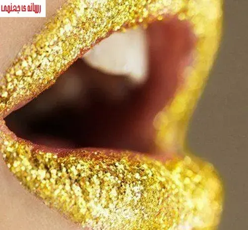 عکس رژ لب طلایی