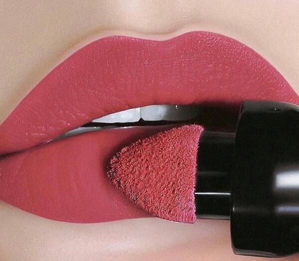 عکس لب برای طراحی رنگی