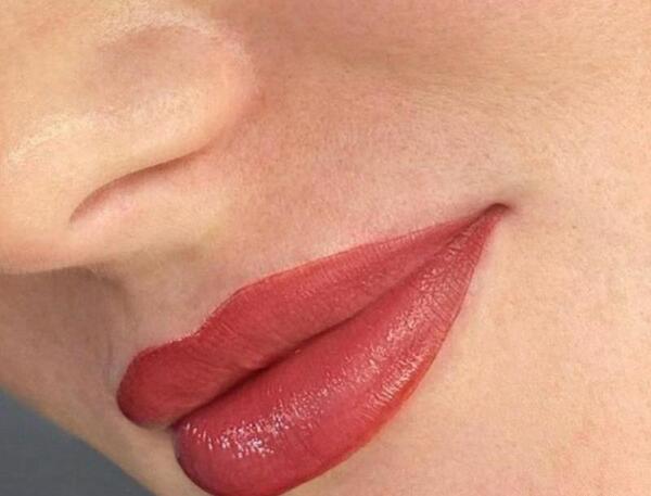 عکس شیدینگ لب صورتی