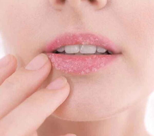 عکس عفونت لب بعد از تزریق ژل