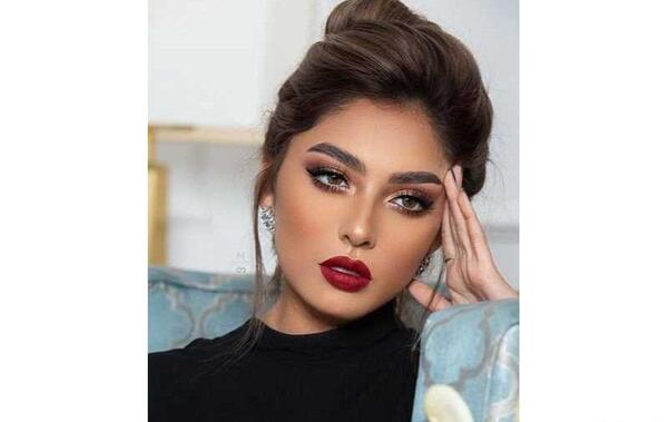 عکس رژ لب زرشکی